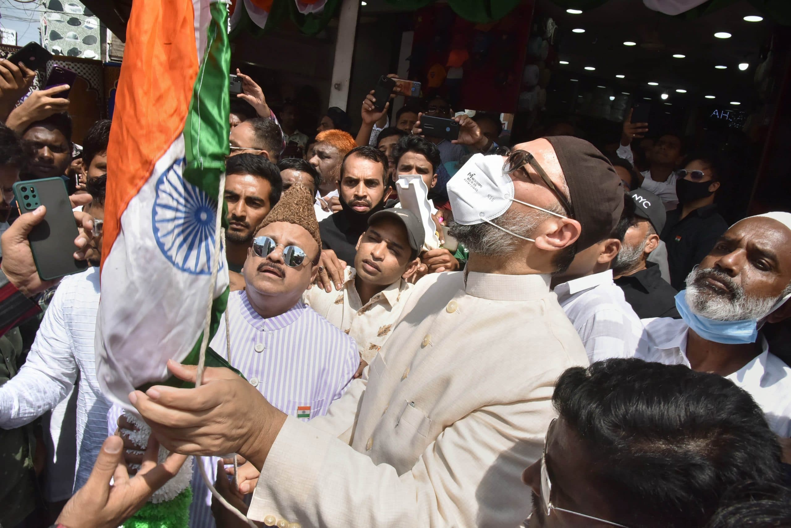 'Asaduddin Owaisi को अफगानिस्तान भेज देना चाहिए', तालिबान पर दिये बयान पर विवाद बढ़ा