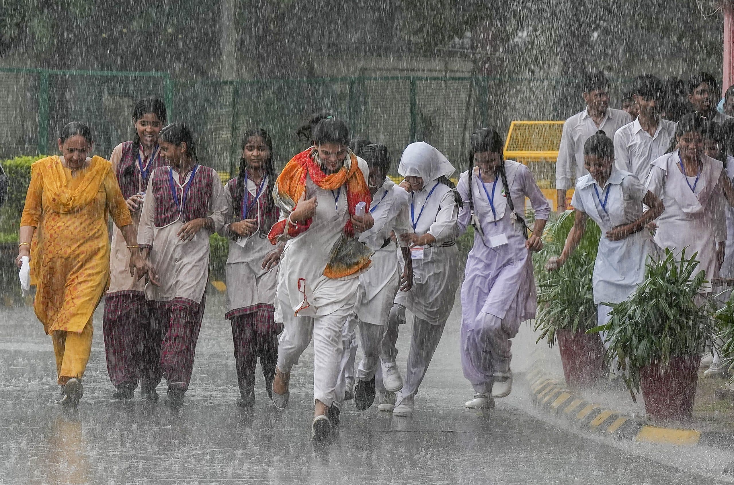 Weather Forecast: इन इलाकों में होगी भारी बारिश, जानें यूपी-बिहार सहित अन्य राज्यों का हाल