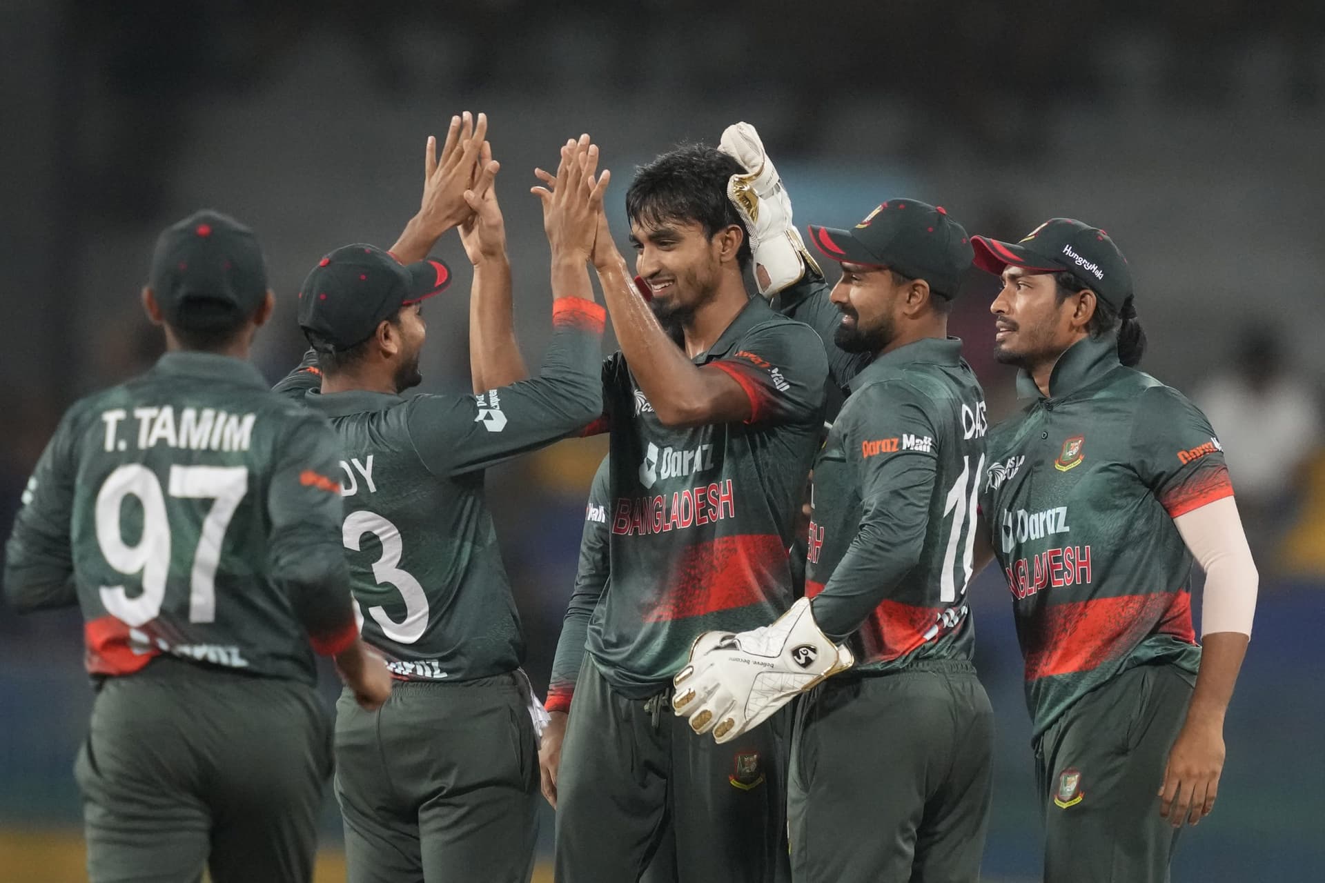 IND vs BAN: शुभमन गिल का शतक बेकार, बांग्लादेश ने भारत को 6 रनों से हराया, देखें तस्वीरें