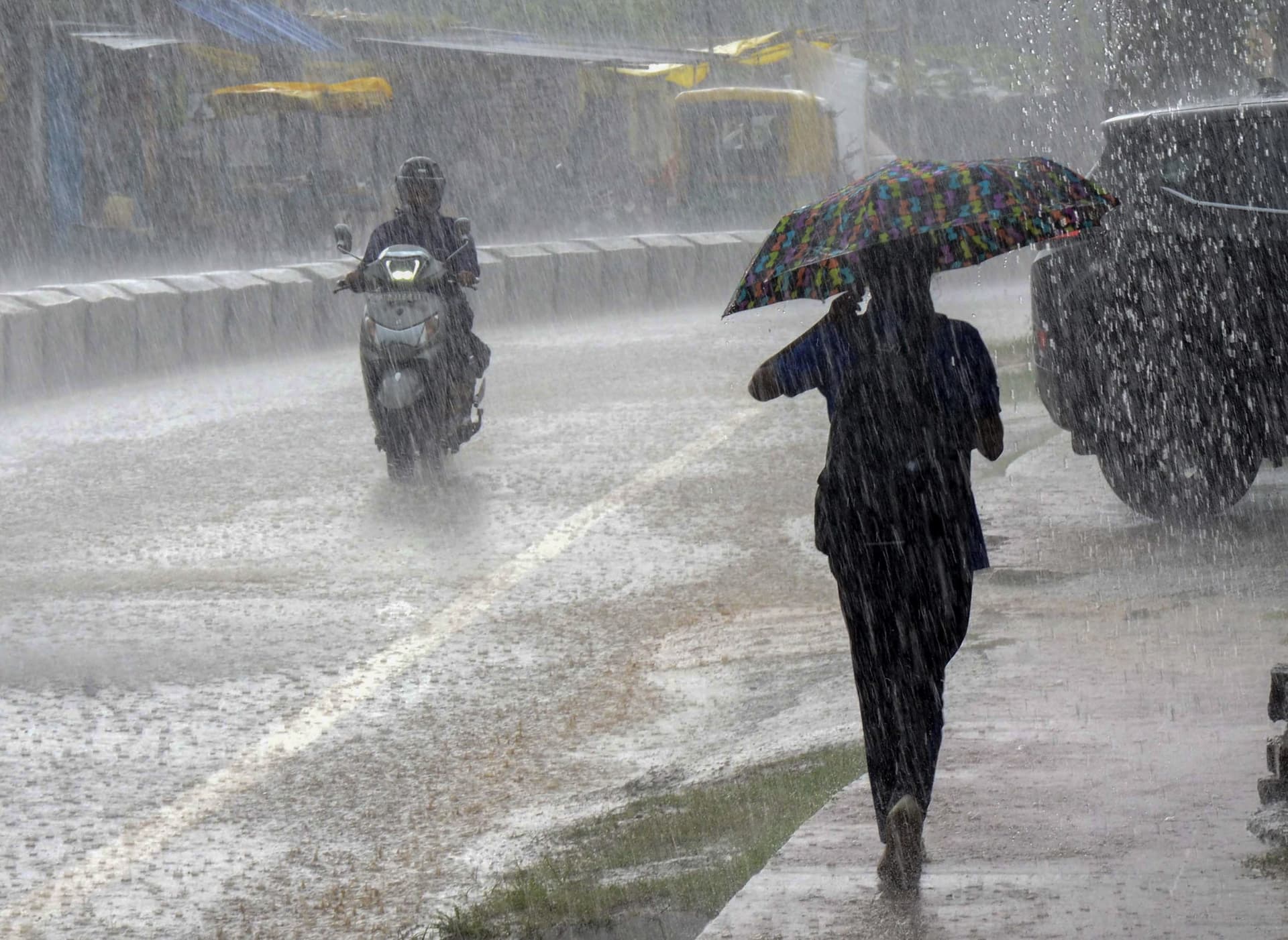 Aaj Ka Mausam: रांची में बिगड़ा मौसम का मिजाज, काले बादलों ने डेरा डाला, सुबह-सुबह हुई वर्षा, झारखंड में कमजोर पड़ा मानसून