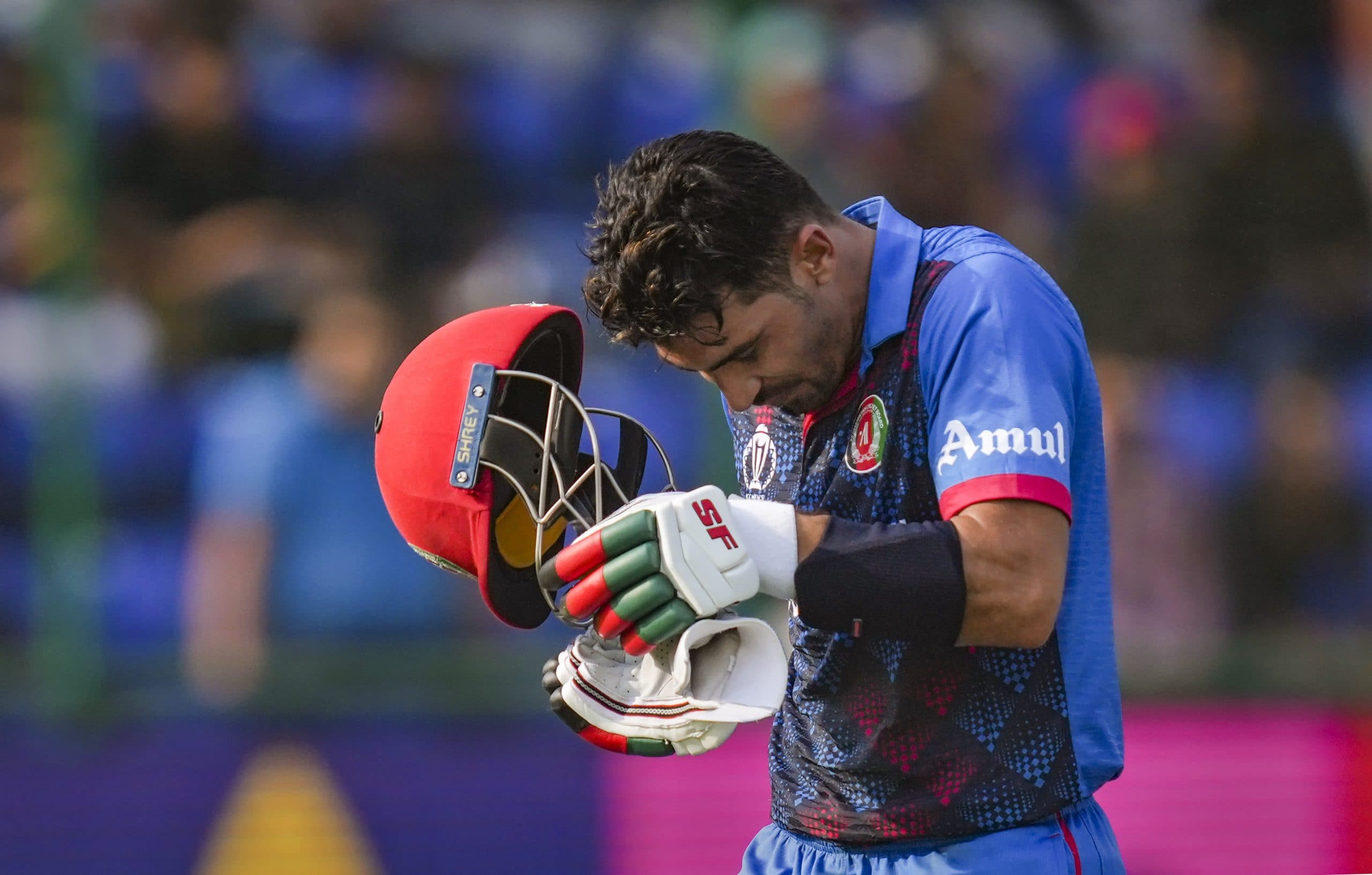 World Cup 2023: मैदान पर गुस्सा दिखाना अफगानिस्तान के इस स्टार को पड़ा महंगा, आईसीसी ने दे दी सजा