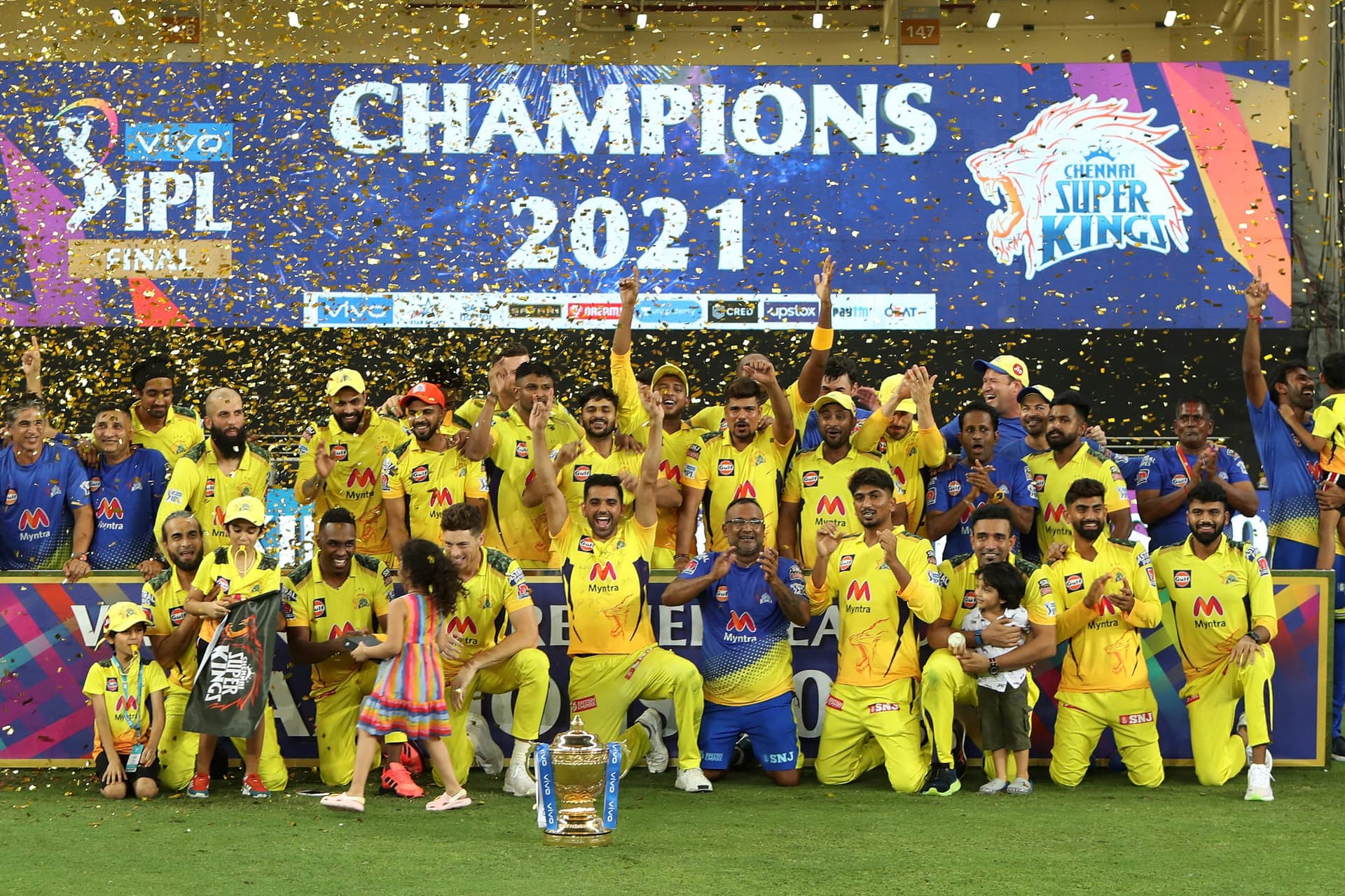 IPL 2021: जीत के बाद रवींद्र जडेजा और ड्वेन ब्रावो ने गाया गाना, Video में देखें फिर धोनी ने क्या किया