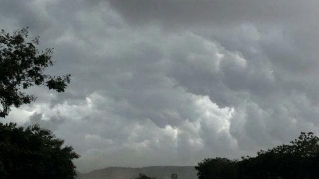 Jharkhand Weather Forecast : आज गर्मी से मिलेगी राहत, रांची के इन इलाकों में बारिश का अनुमान, लेकिन इस तारीख से चलेगी राज्य में जबरदस्त लू