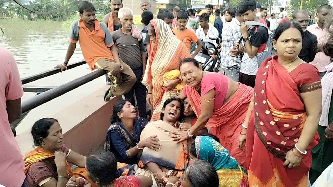 गंगा स्नान करने गया युवक डूबा, एसडीआरएफ की टीम ने शुरू की खोजबीन, परिजनों का रो-रोकर बुरा हाल