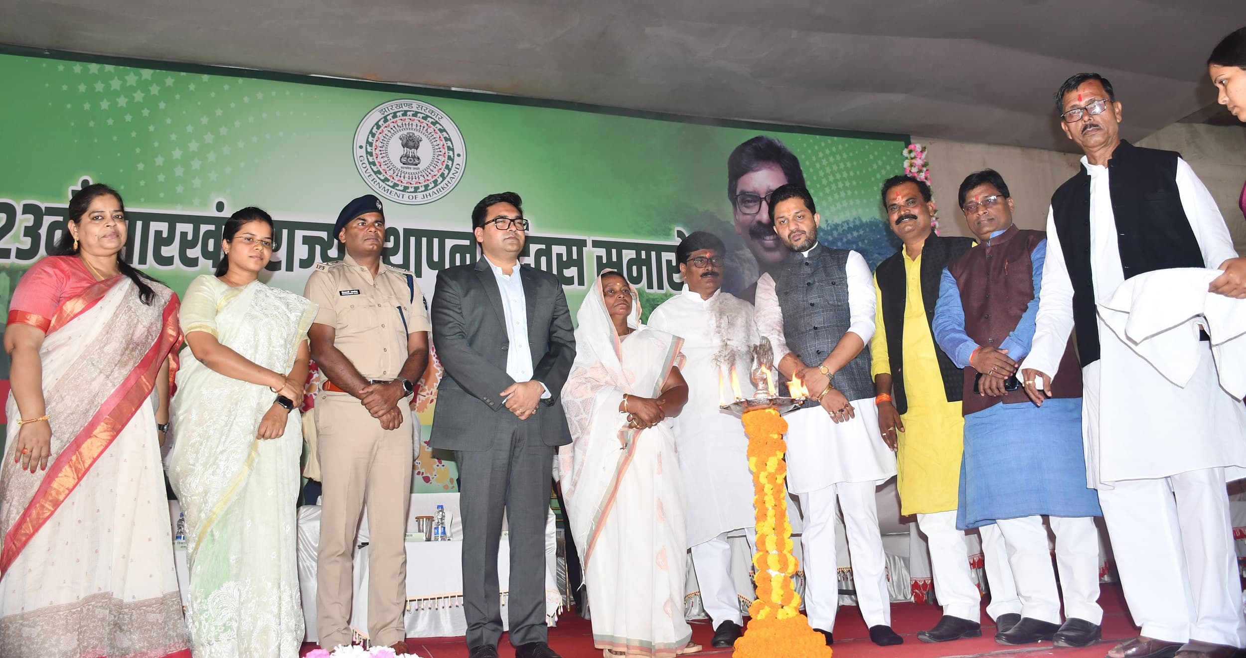 राज्य स्थापना दिवस के अवसर पर 45 करोड़ परिसंपत्ति का वितरण, बिरसा मुंडा की प्रतिमा पर हुआ माल्यार्पण