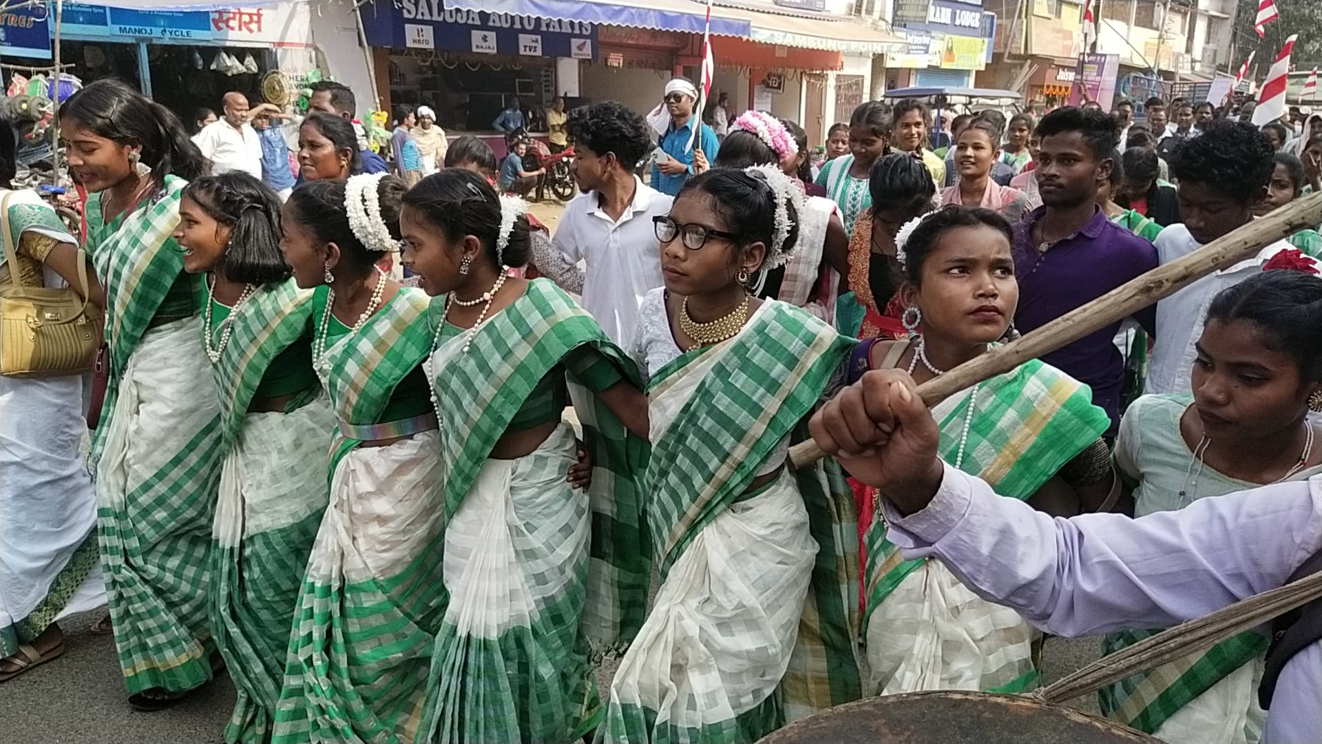 चक्रधरपुर : आदिवासी समन्वय समिति ने निकली एकता रैली, उमड़े समुदाय के लोग