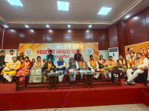 UP Election 2022: पाला बदल: भाजपा का बढ़ा कुनबा, जानिए कौन-कौन हुए शामिल