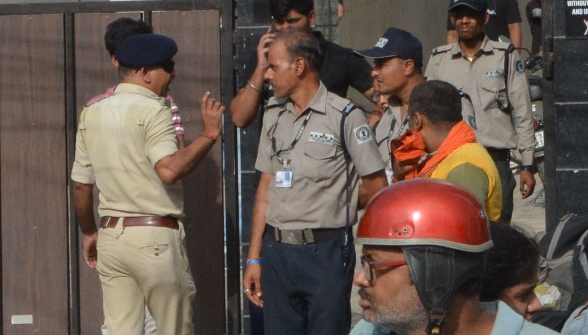 NEET के नतीजों से उत्साहित छात्रों ने पटना में निकाला मार्च, आपस में भिड़े दो कोचिंग के छात्र, जमकर मारपीट