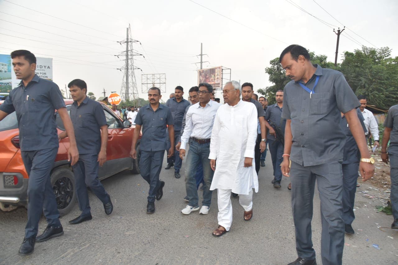 अनिसाबाद-फुलवारी-एम्स एलिवेटेड रोड प्रोजेक्ट देखने पहुंचे सीएम नीतीश कुमार, देखें तस्वीरें