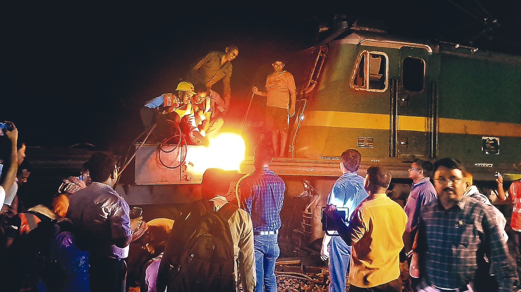 पटना-झाझा रेलखंड पर टला बड़ा रेल हादसा, मालगाड़ी पर लदी रेल पटरी ट्रैक पर गिरी, चार घंटे ट्रेनें ठप