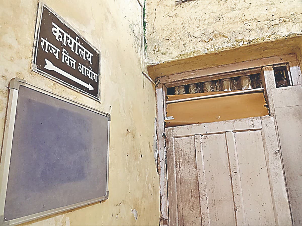 Jharkhand: चार साल से निष्क्रिय है झारखंड राज्य वित्त आयोग, बिना अध्यक्ष कार्यालय बना कबूतरखाना