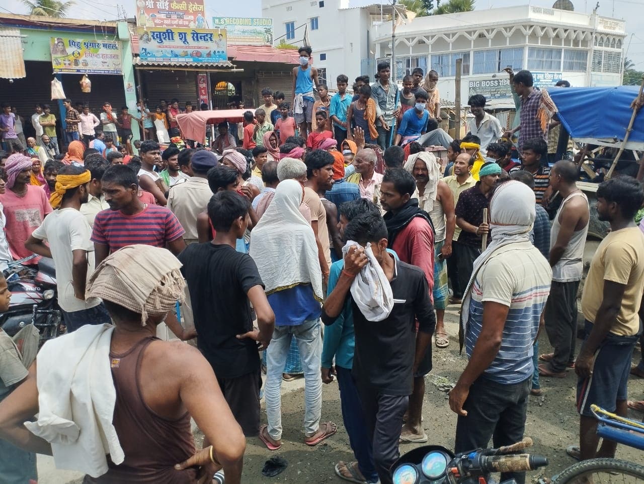 Bihar crime: मधेपुरा में सुरसर नदी से बरामद हुआ एक युवक का शव, परिजनों ने NH-106 को जामकर काटा बवाल