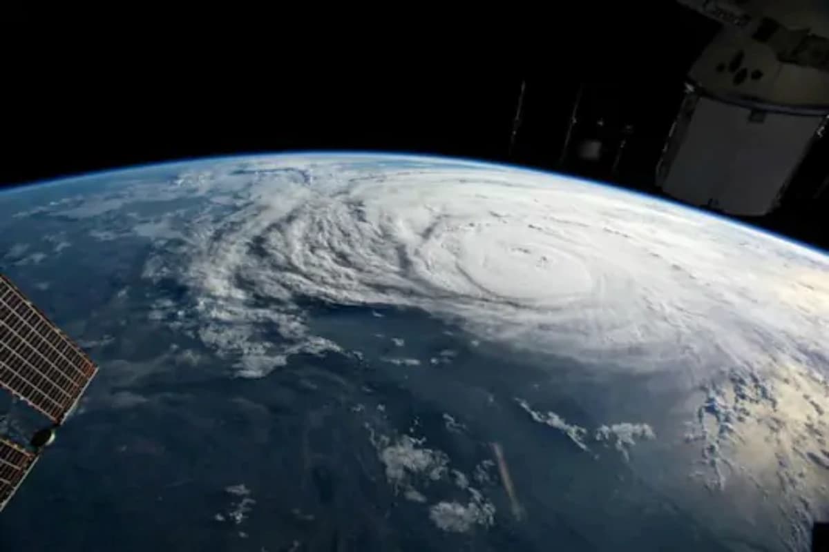 पृथ्वी की कक्षा में शामिल हो सकता है एक छोटा चांद, वैज्ञानिकों ने जतायी यह आशंका
