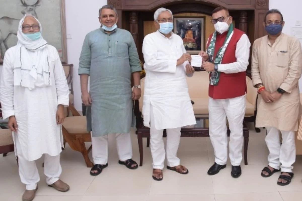 सत्ता की ललक में कई पूर्व आइपीएस और प्रशासनिक पदाधिकारी लगा रहे टिकट की दौड़