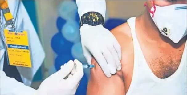 Corona Vaccine in Bihar : बिहार में 15 डॉक्टरों ने टीका लेने से किया इनकार, GGMS में नहीं लगा एक भी टीका, जानें वैक्सीनेशन का अपडेट