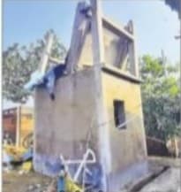 सात दिनों में गिर गयी सात निश्चय से बनी पानी की टंकी, ग्रामीणों ने लगाये गंभीर आरोप