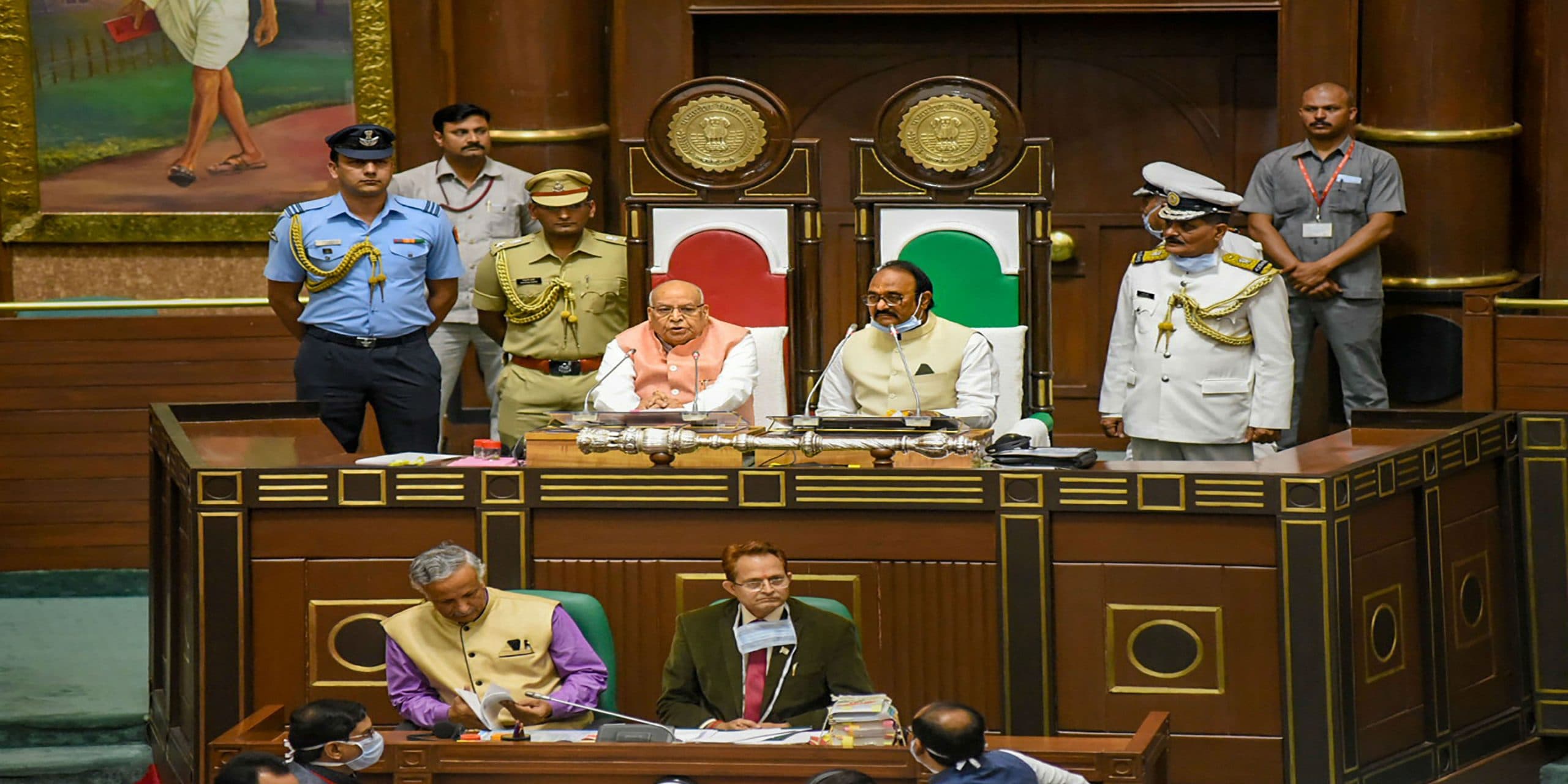 MP Political Crisis : कमलनाथ को राज्यपाल का निर्देश - 17 मार्च को साबित करें बहुमत, नहीं तो मान लेंगे सरकार अल्पमत