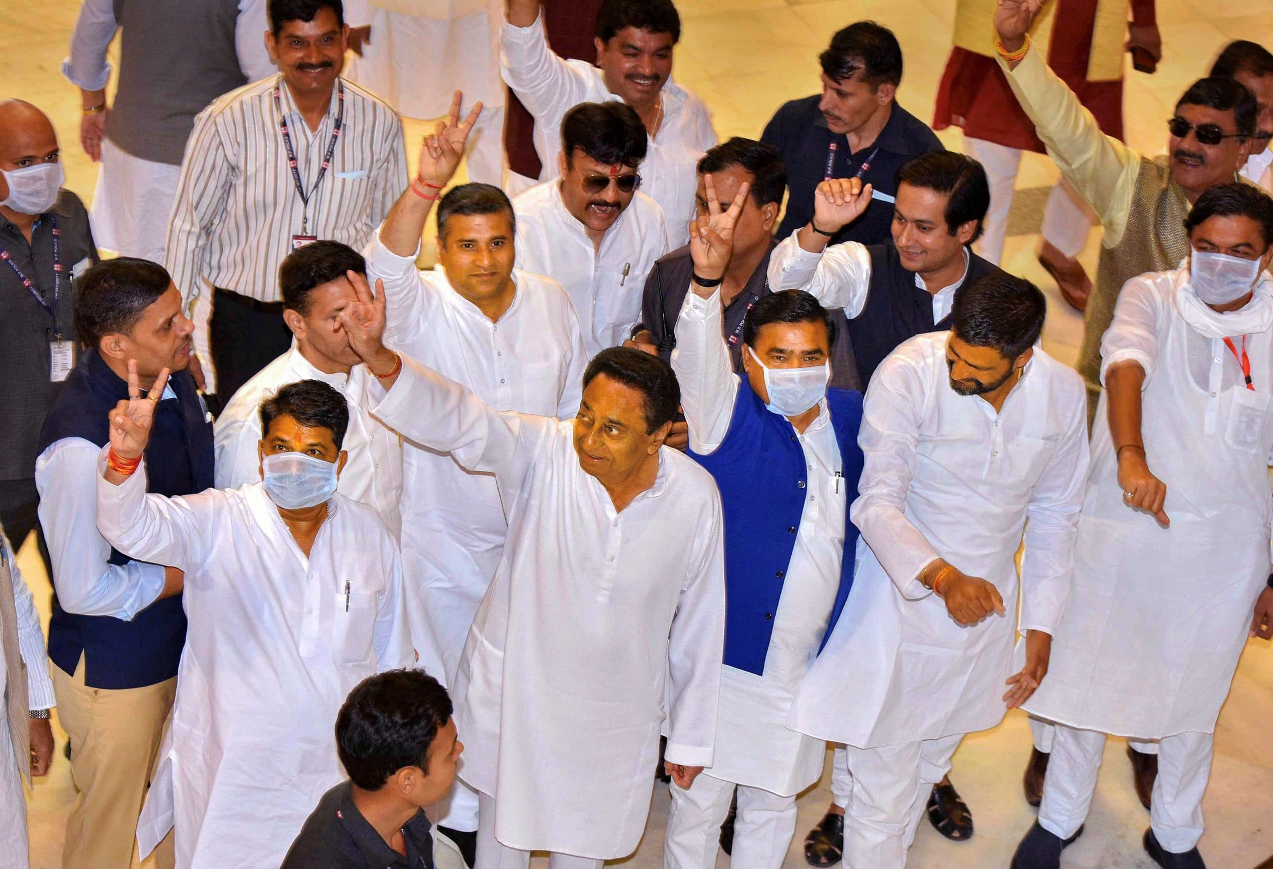 MP Political Crisis Live Update : पहले सुप्रीम कोर्ट अब राजभवन, कमलनाथ सरकार को हटाने के लिए भाजपा ने अपनायी ये रणनीति