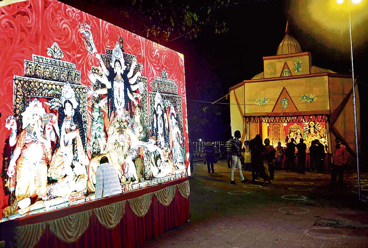 Durga Puja 2020: कोरोना ने दुर्गा पूजा में 50 लाख लोगों का छीना रोजगार, करोड़ों का प्रभावित हुआ कारोबार