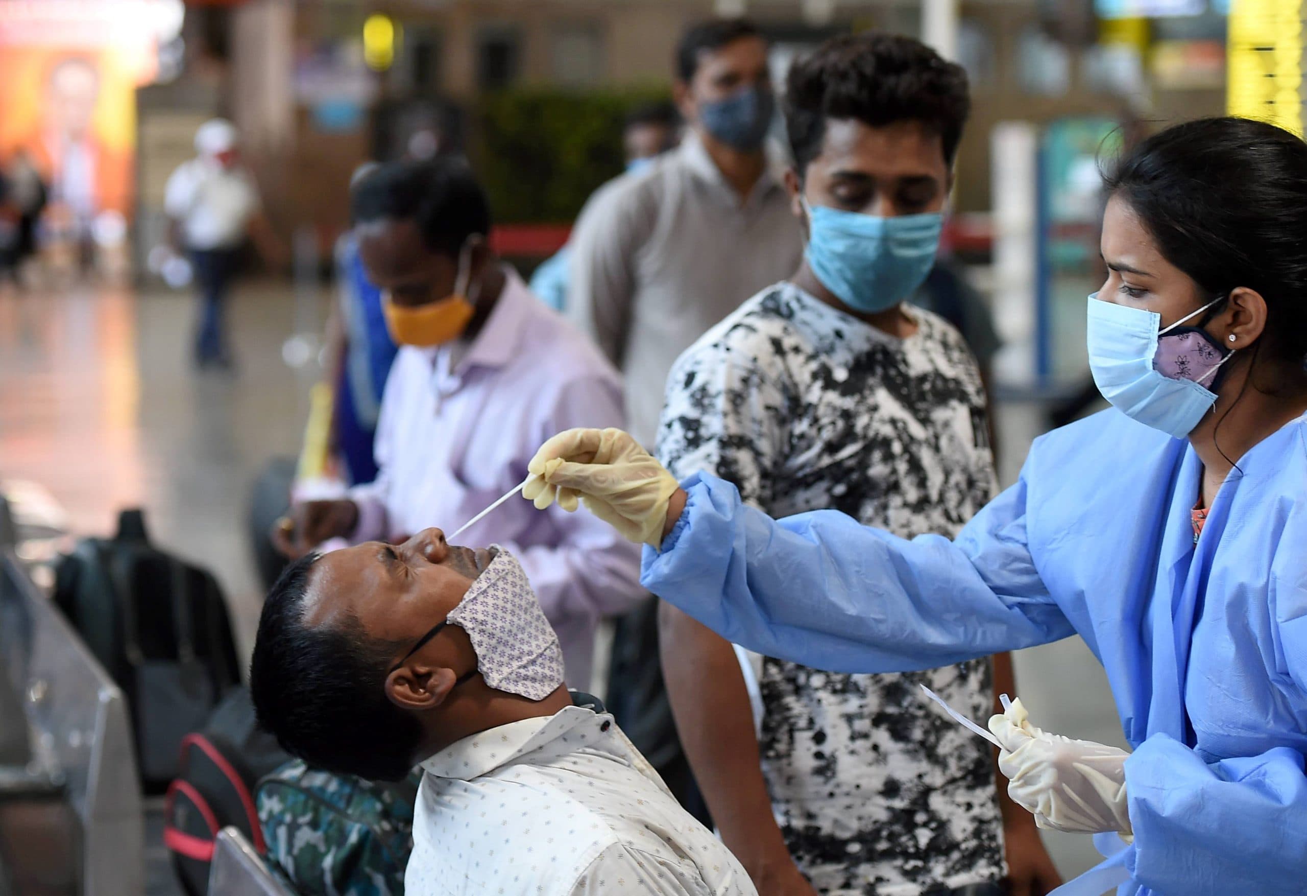 मधुबनी कोरोना विवाद: पहले पॉजिटिव मिलने से 
मचा हड़कंप, अब निगेटिव रिपोर्ट से राहत, जानिये कहां हुई होगी चूक