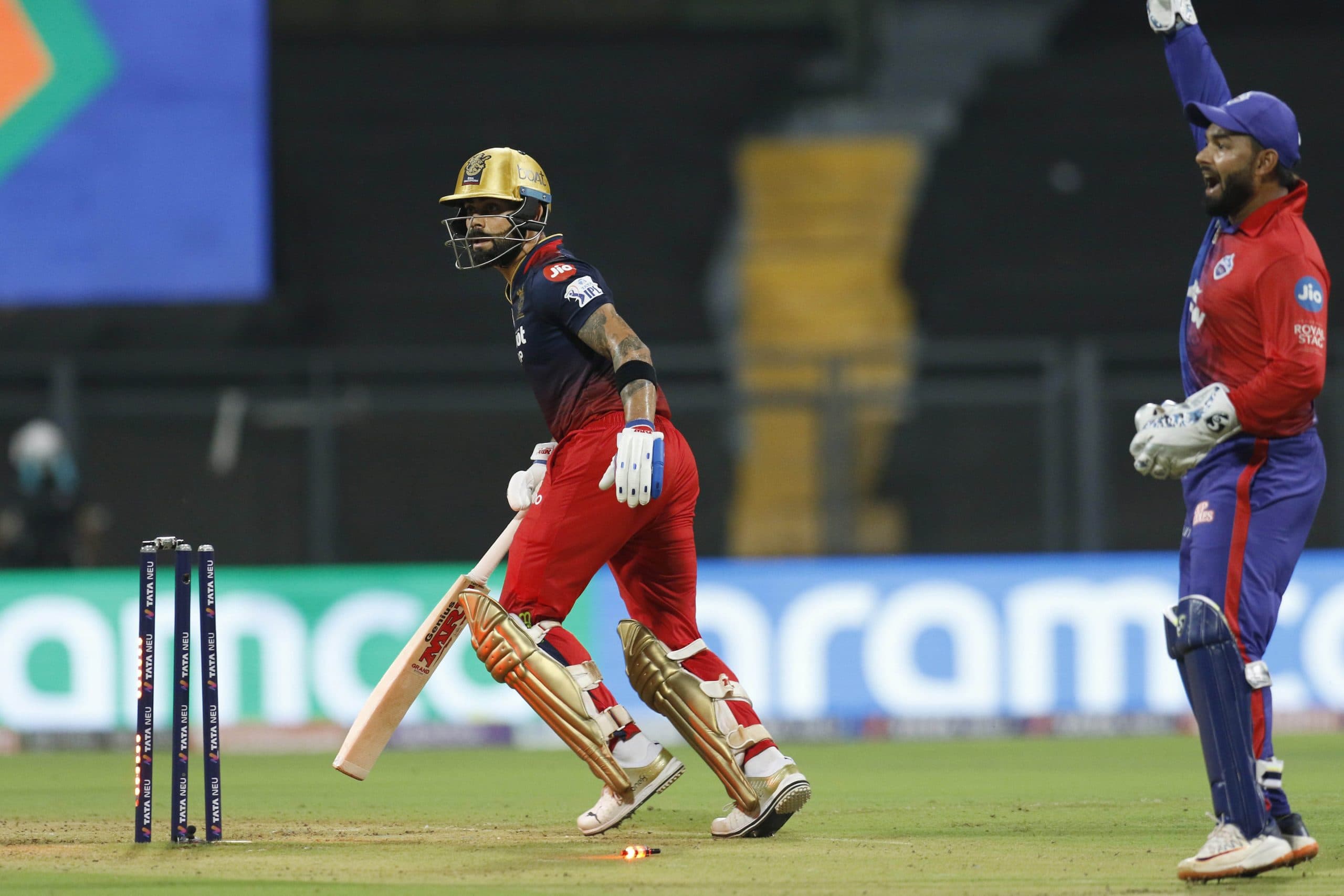 IPL 2022: विराट कोहली इस सीजन में दूसरी बार हुए रन आउट, ललित यादव का सटीक थ्रो देख रह जायेंगे दंग, VIDEO