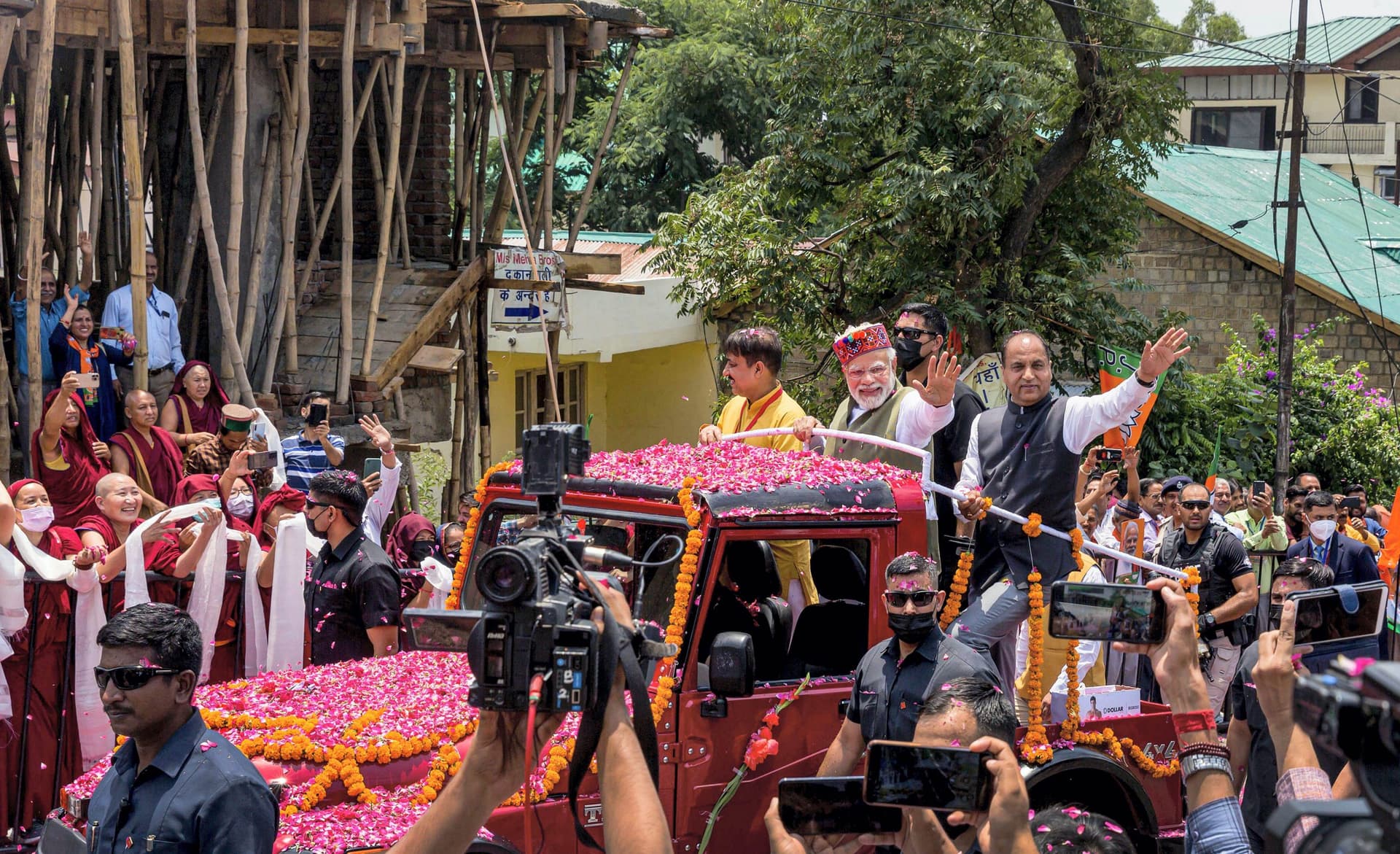 हिमाचल प्रदेश में पीएम मोदी का जोरदार स्वागत, देखें वीडियो