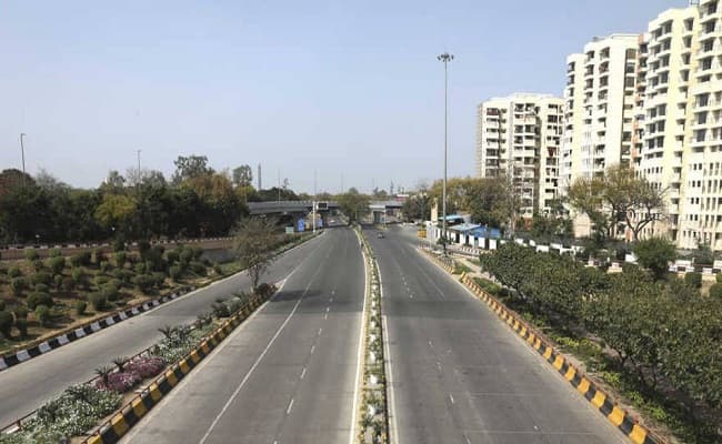 नोएडा प्रशासन की सख्ती: आवश्यक वस्तु बनाने वाली कंपनियों को छोड़कर किसी भी फैक्ट्री व बाजार को खोलने की अनुमति नहीं