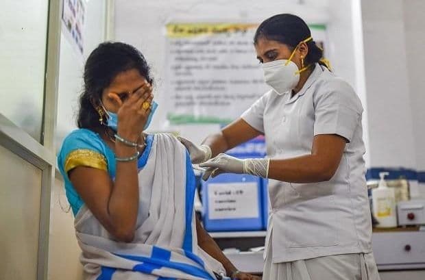 Largest Vaccine Drive : देश में वैक्सीनेशन का ग्राफ 34 करोड़ के पास पहुंचा, एक डोज लेने वाले 27 करोड़ तो दोनों डोज लेने वालों का आंकड़ा छह करोड़ के पार