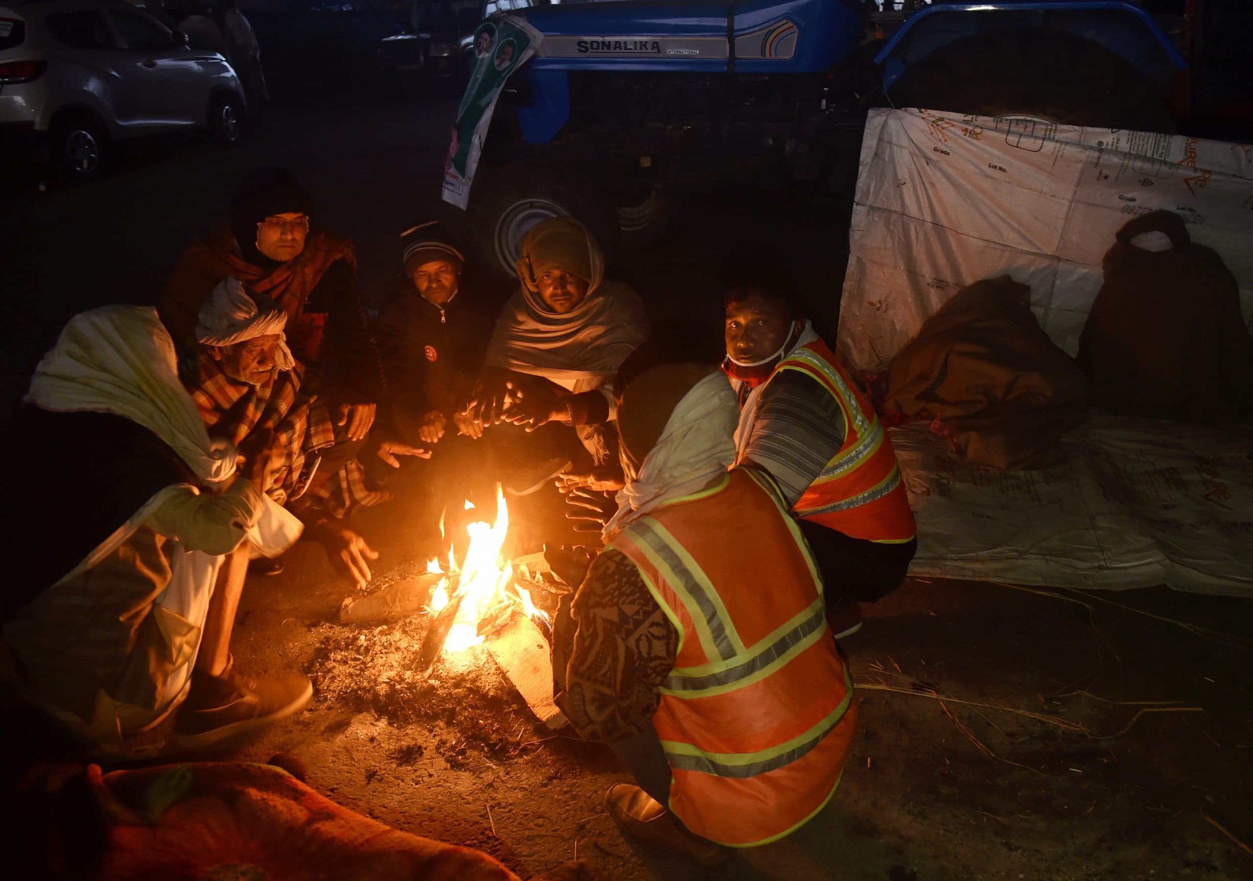Weather Forecast : शीतलहर का कहर, अब हाड़ कंपाएगी ठंड, 2 डिग्री तक गिर जाएगा पारा, पहाड़ों पर भारी बर्फबारी