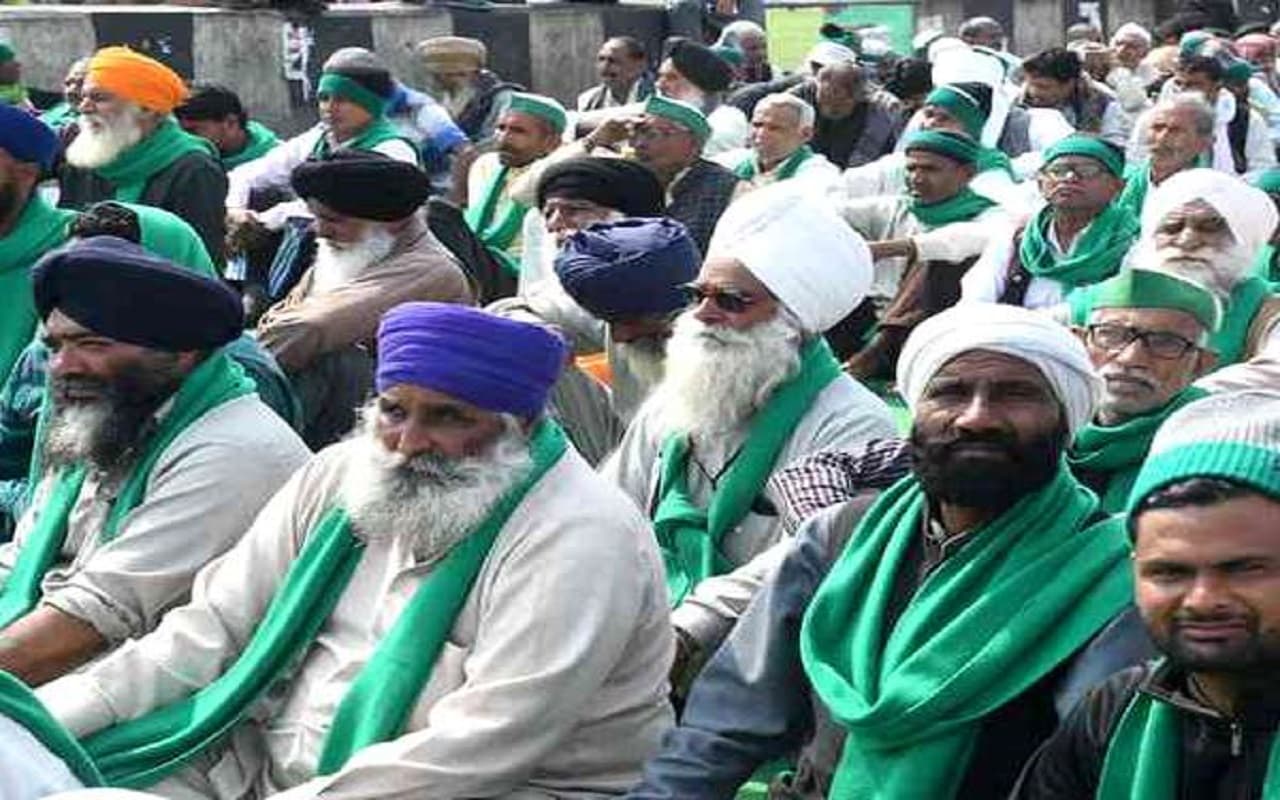 MSP: दिल्ली-चंडीगढ़ NH पर अब भी डटे किसान, आगे की रणनीति के लिए होगी बैठक