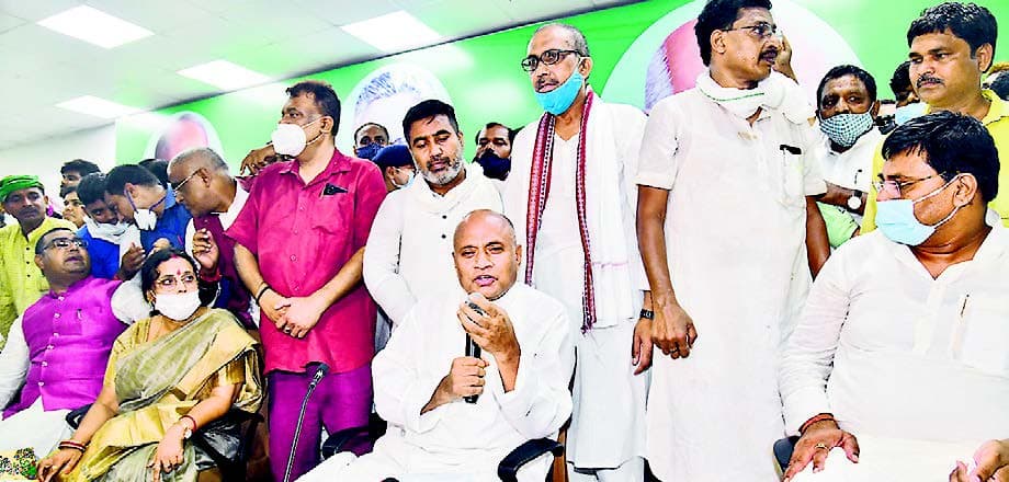 नहीं छोड़ी है पार्टी की जिम्मेदारी, बोले आरसीपी- अध्यक्ष से मंत्री तक सब पद नीतीश कुमार की देन