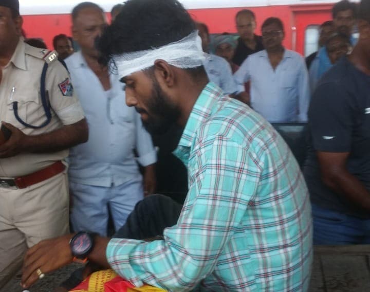 मुजफ्फरपुरः चलती ट्रेन पर दौड़कर चढ़ने में गिरे सगे भाई, एक की मौत व दूसरा जख्मी...