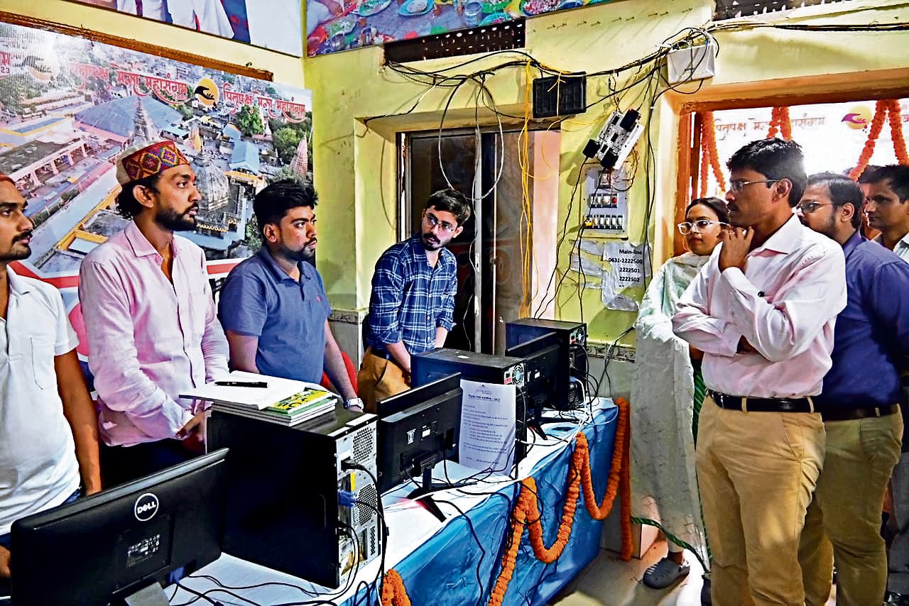 गया में पितृपक्ष मेला को लेकर बनाया गया कंट्रोल रूम, पिंडदानियों की सुविधा के लिए हेल्पलाइन नंबर जारी