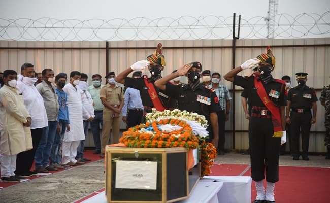 India China Face Off : बिहार के शहीद पांच जवानों का पार्थिव शरीर पहुंचा पटना, पक्ष-विपक्ष के नेताओं समेत पुलिस और सेना ने दी श्रद्धांजलि