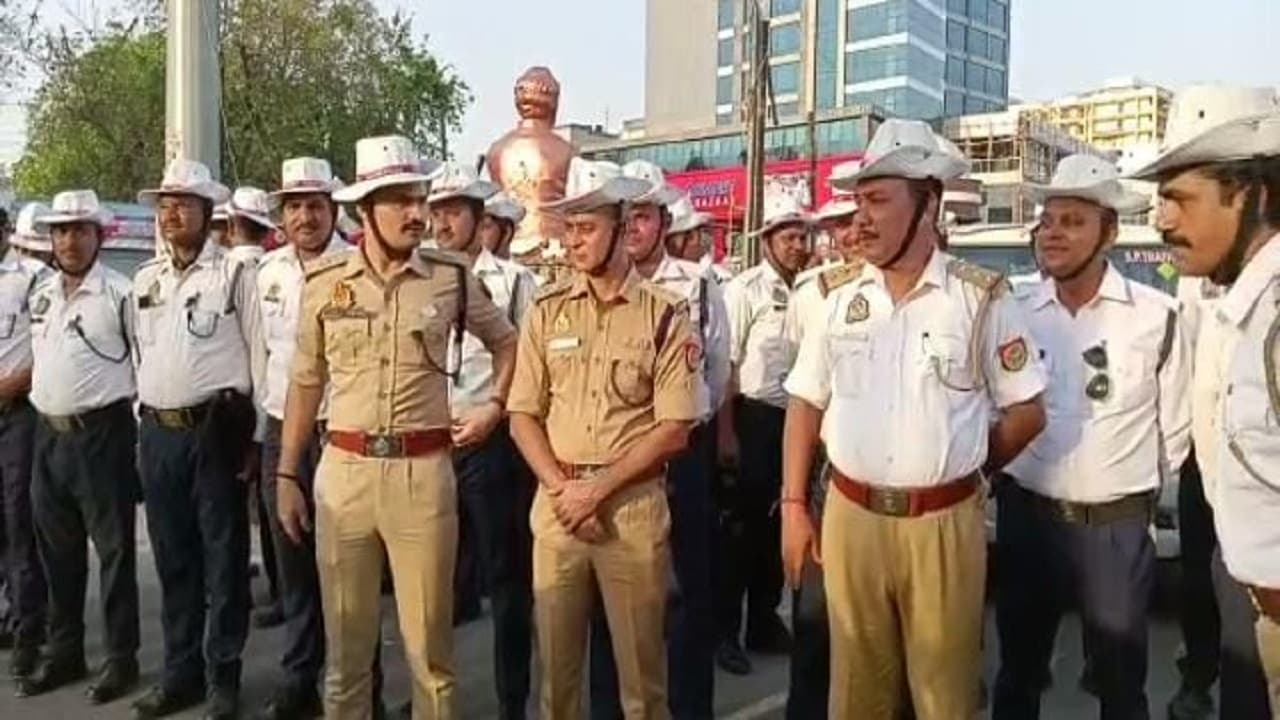 UP News: अब नए लुक में दिखेगी गोरखपुर ट्रैफिक पुलिस, हेलमेट नहीं अब हैट लगाएगी गोरखपुर ट्रैफिक पुलिस