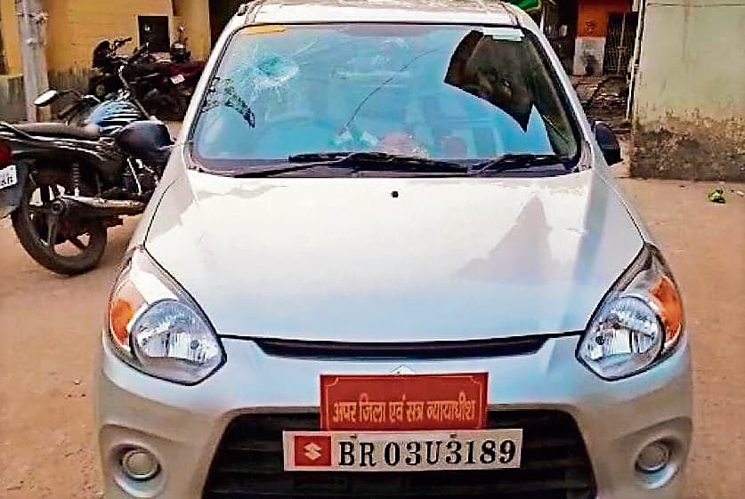 Bihar Crime News: बिहार में जज की गाड़ी पर हमला, बदमाशों ने कार के शीशे तोड़े, गोली भी चलाई