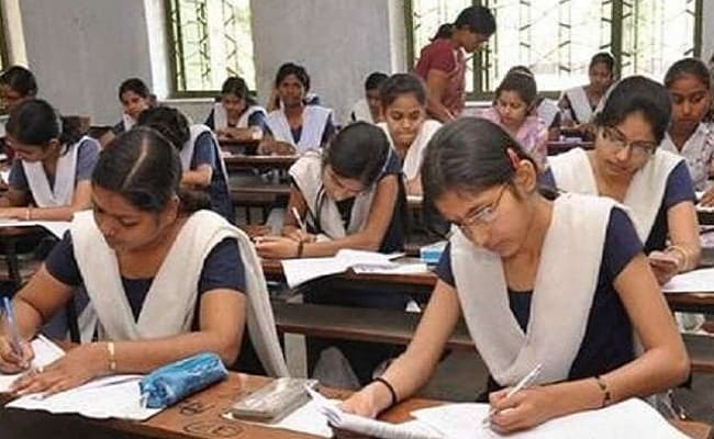 यूपी बोर्ड की कॉपियों का मूल्यांकन शुरू कराने में जुटा प्रशासन, रिजल्ट आने में हो सकती है देर