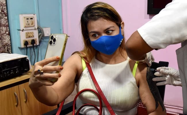 Corona Vaccine: टीकाकरण में देश में तीसरे स्थान पर रहा बिहार, पटना में एक दिन के अंदर रिकॉर्ड वैक्सीनेशन