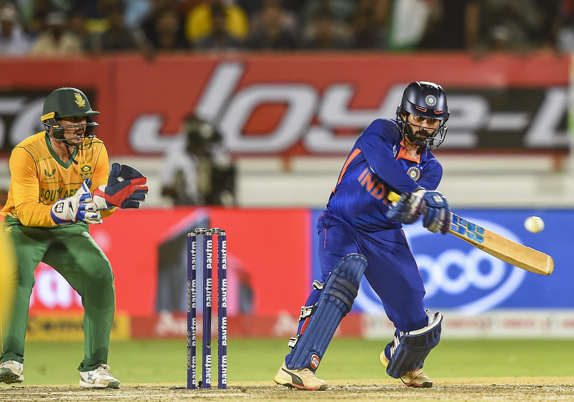 IND vs SA: दिनेश कार्तिक ने राजकोट में पहला टी-20 आई अर्धशतक बनाकर तोड़ा एमएस धोनी का यह रिकॉर्ड