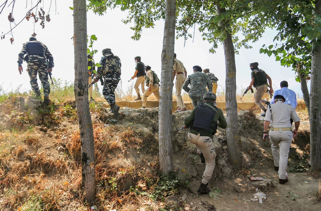 जम्मू-कश्मीर : सुरक्षा बलों पर हमला करने वाला तीसरा आतंकी भी ढेर, कल मारे गये थे 2 आतंकवादी