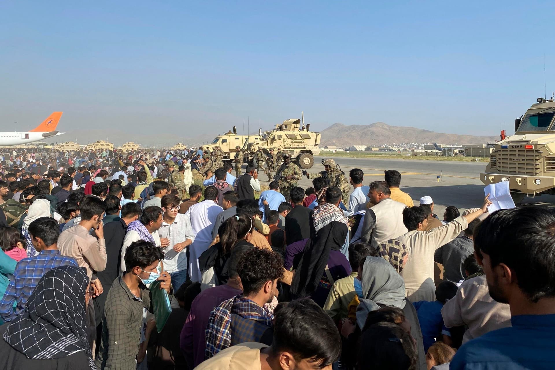 मैं तालिबान का इंतजार कर रही हूं, वे आयें और हमारी हत्या कर दें, अफगानिस्तान की सबसे युवा मेयर का बयान