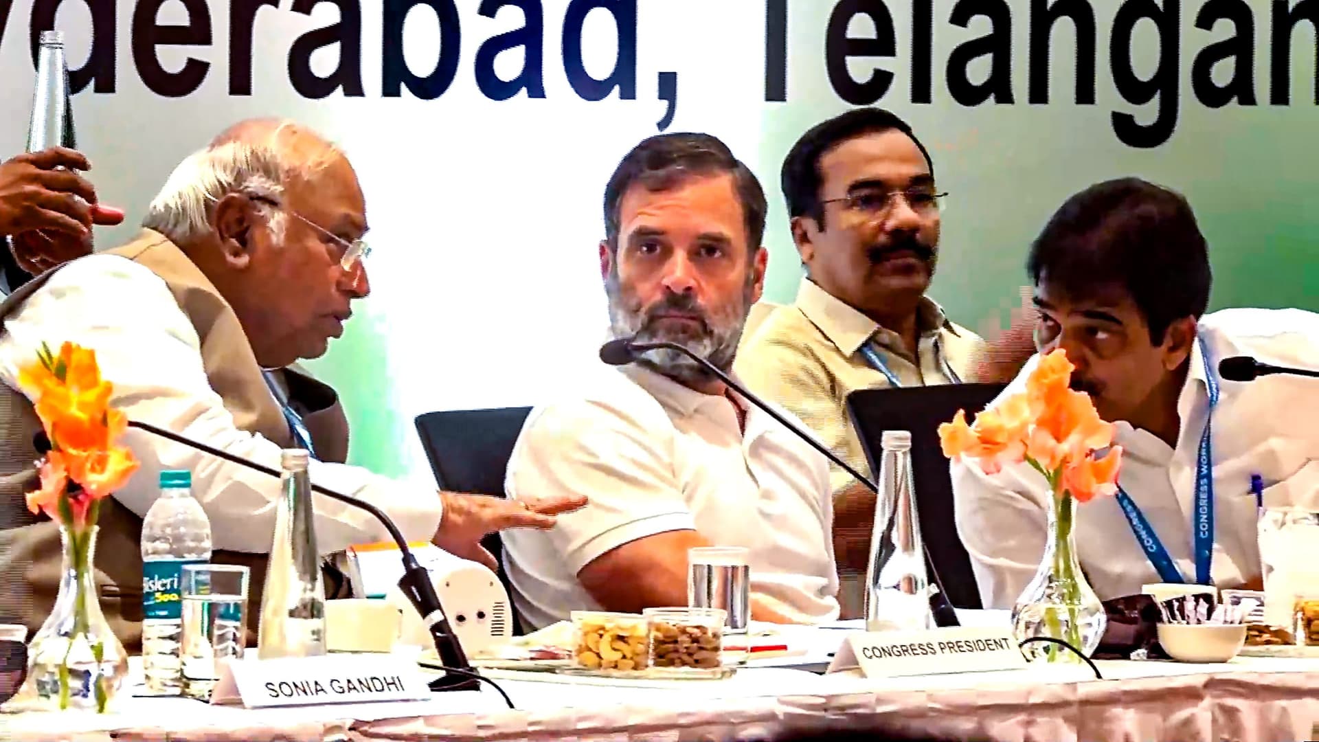CWC Meeting: देश में बह रही बदलाव की बयार, सीडब्ल्यूसी की बैठक में बोले खरगे- कांग्रेस को मिलेगा स्पष्ट जनादेश
