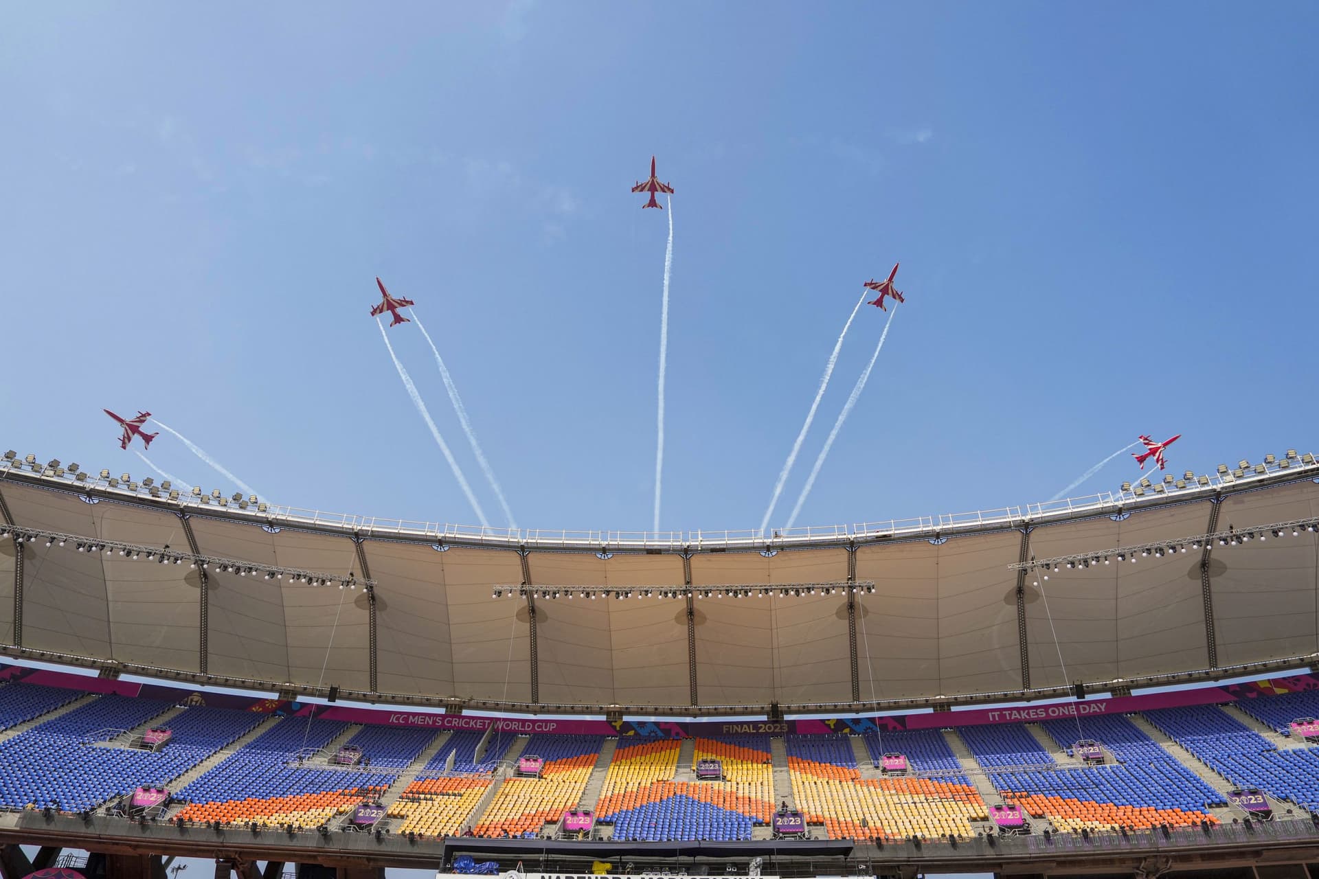 वर्ल्ड कप फाइनल के दिन ऐसा होगा Air Show, सूर्यकिरण टीम ने किया अभ्यास