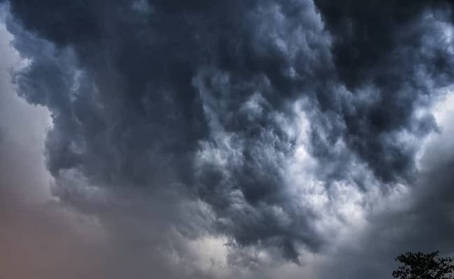 UP Weather Report: अगले दो दिन में बदल जाएगा उत्तर प्रदेश का मौसम, पश्चिमी यूपी में बारिश के साथ बढ़ेगी ठंड