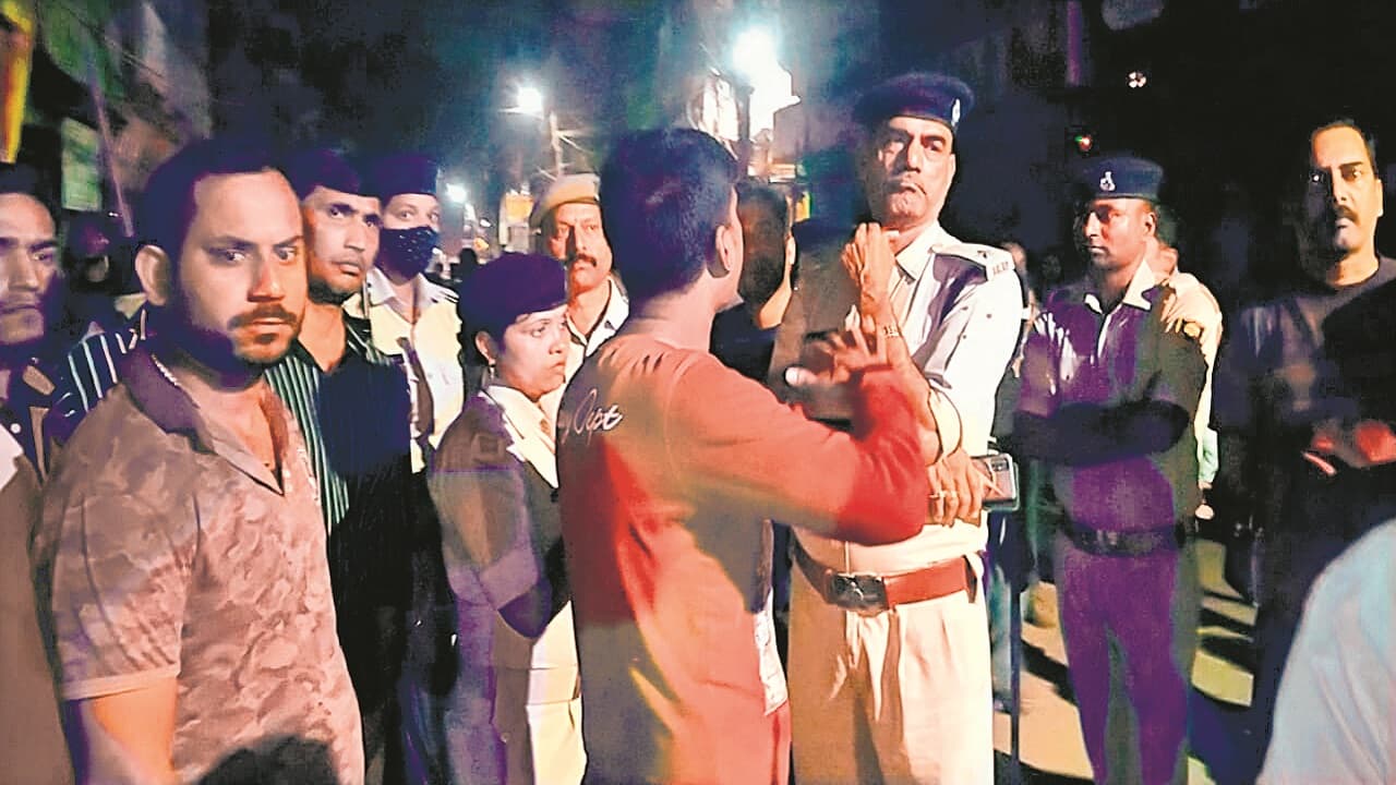 पटना में चंदा नहीं मिलने से नाराज हॉस्टल के छात्रों ने दुकानदारों को पीटा, बेखौफ हो की बमबाजी और फायरिंग