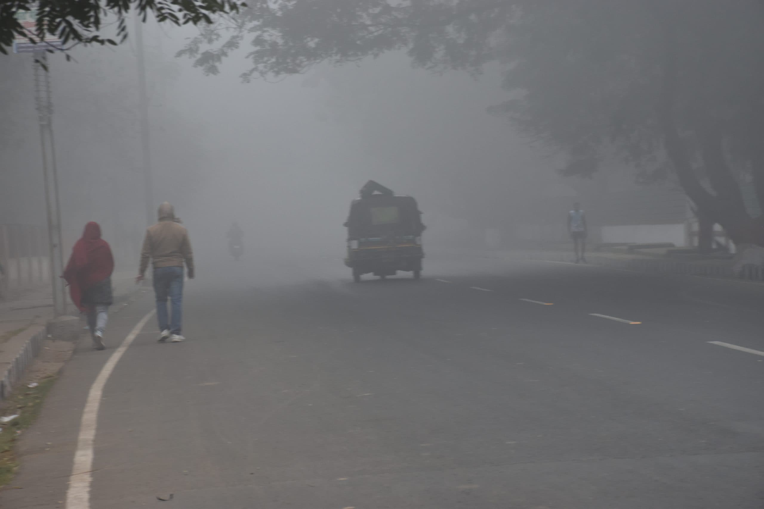 Bihar Weather: ठंडी पछुआ ने निकलवाये स्वेटर और शॉल, दो से तीन डिग्री और नीचे आयेगा तापमान