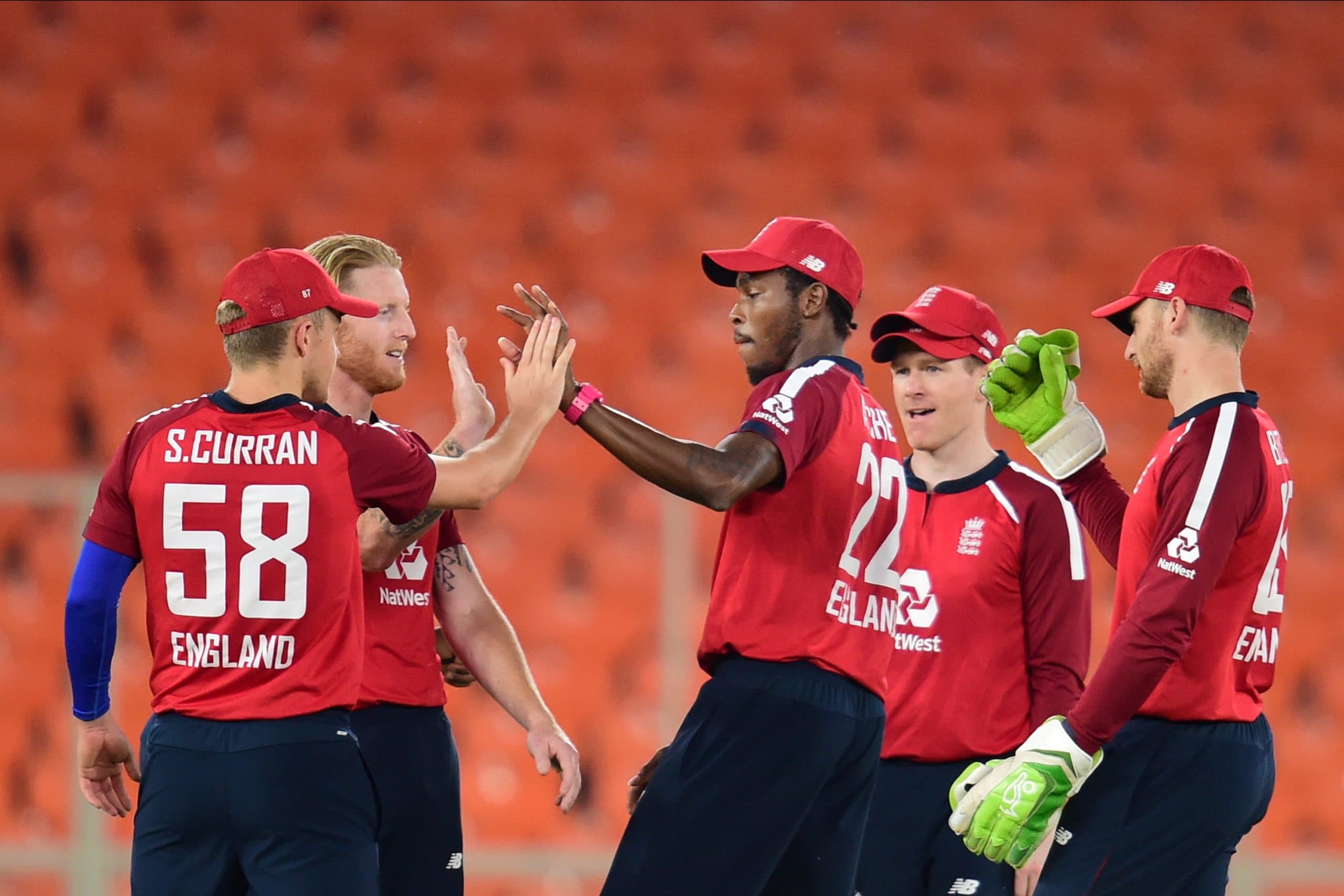 इंग्लैंड क्रिकेट में नया बवाल, भारतीय फैंस का मजाक उड़ाने को लेकर मॉर्गन और बटलर को सस्पेंड करने की मांग