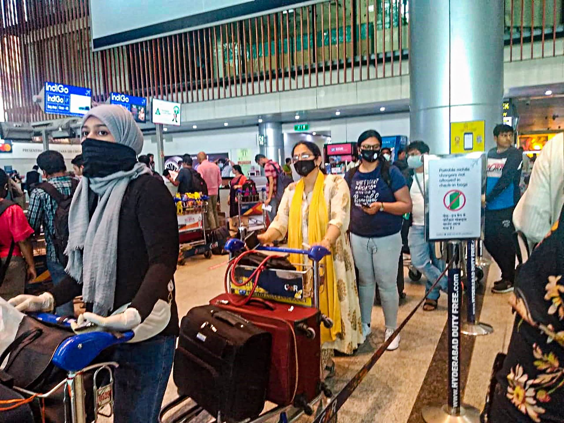 कोरोना ने थामी देश की रफ्तार, जाने किस राज्य में कितने मामले