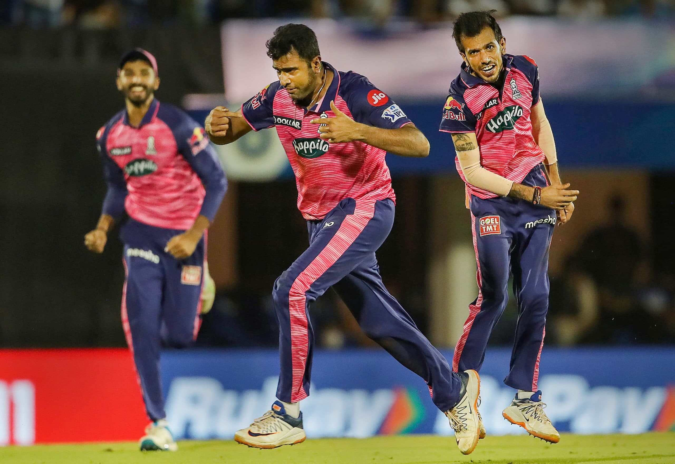 RR vs KKR IPL 2022: जोस बटलर के शतक और युजवेंद्र चहल की हैट्रिक से राजस्थान रॉयल्स ने केकेआर को रौंदा