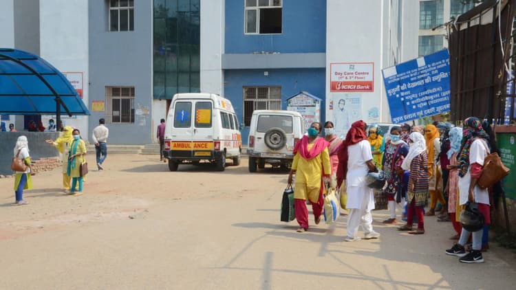 महाराष्ट्र : नांदेड़ के गुरुद्वारे से मिले 20 कोरोना पॉजिटिव, सहमे लोग